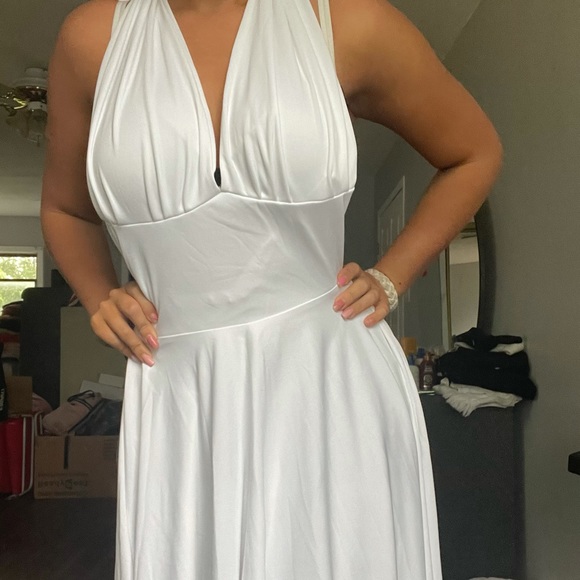 MARILYN MONROE Inspired White Halter Dress - Picture 2 of 3